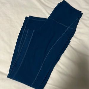 Lulu align crop w pockets